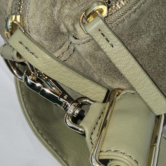 ASOS DESIGN suede multi pocket camera crossbody bag in khaki-Green - Picture 3 of 8